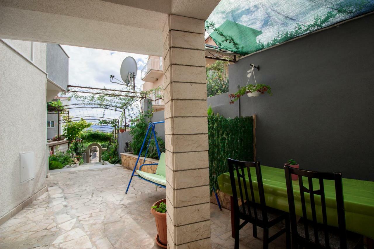 Mrkonjic Branko & Marija Apartmani Omiš Esterno foto