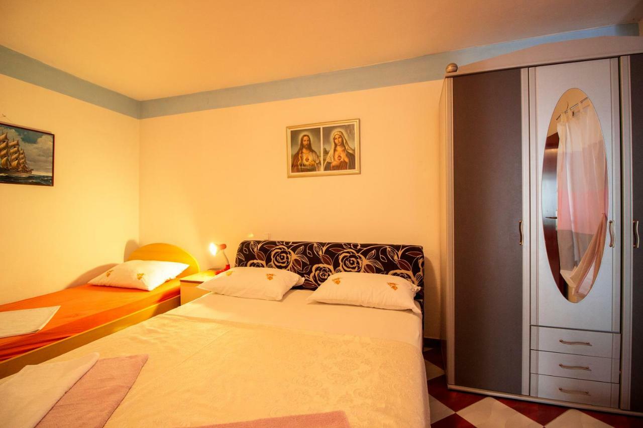 Mrkonjic Branko & Marija Apartmani Omiš Esterno foto