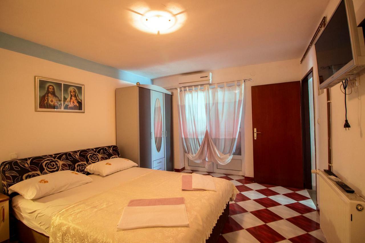 Mrkonjic Branko & Marija Apartmani Omiš Esterno foto