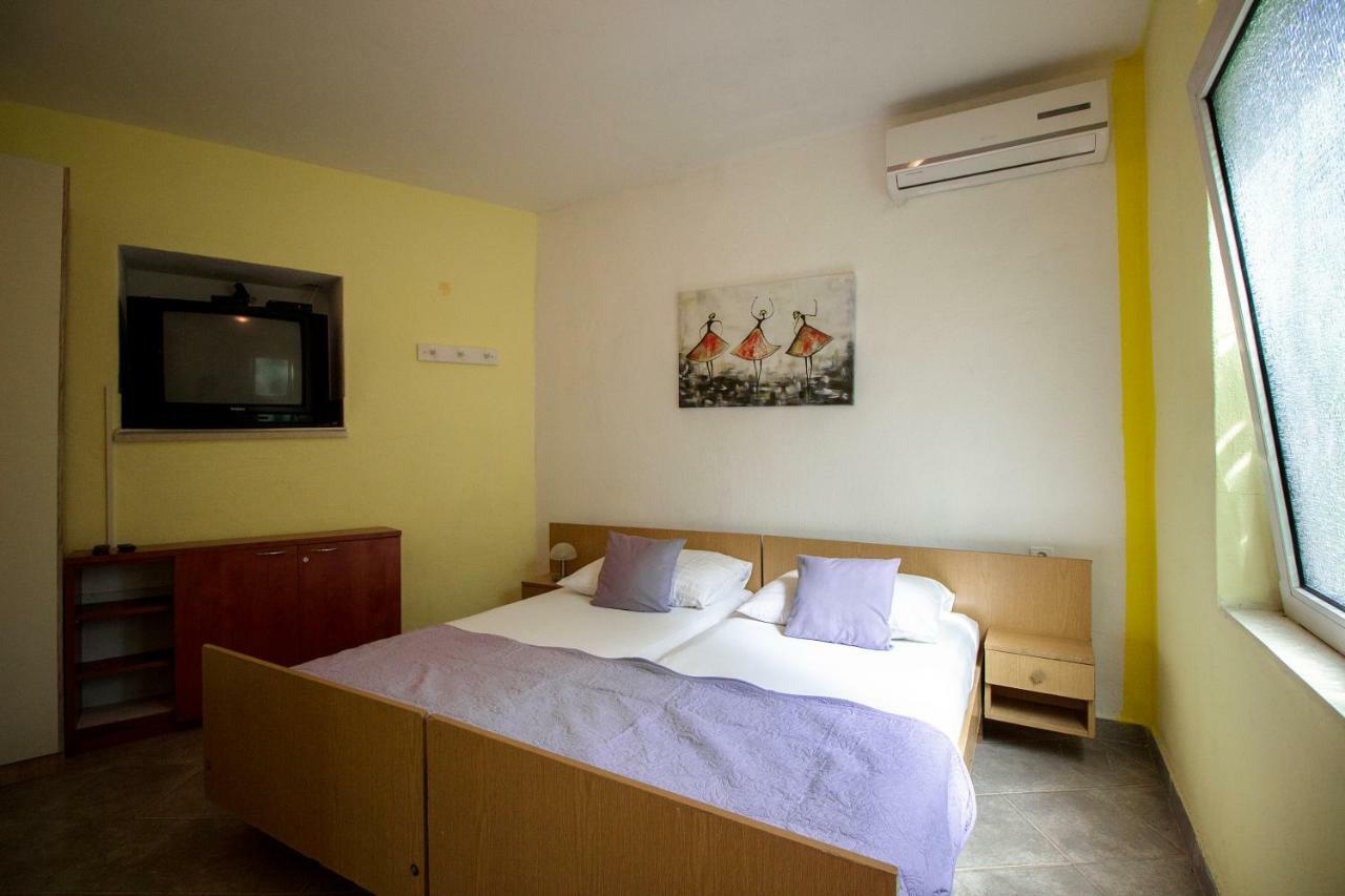 Mrkonjic Branko & Marija Apartmani Omiš Esterno foto