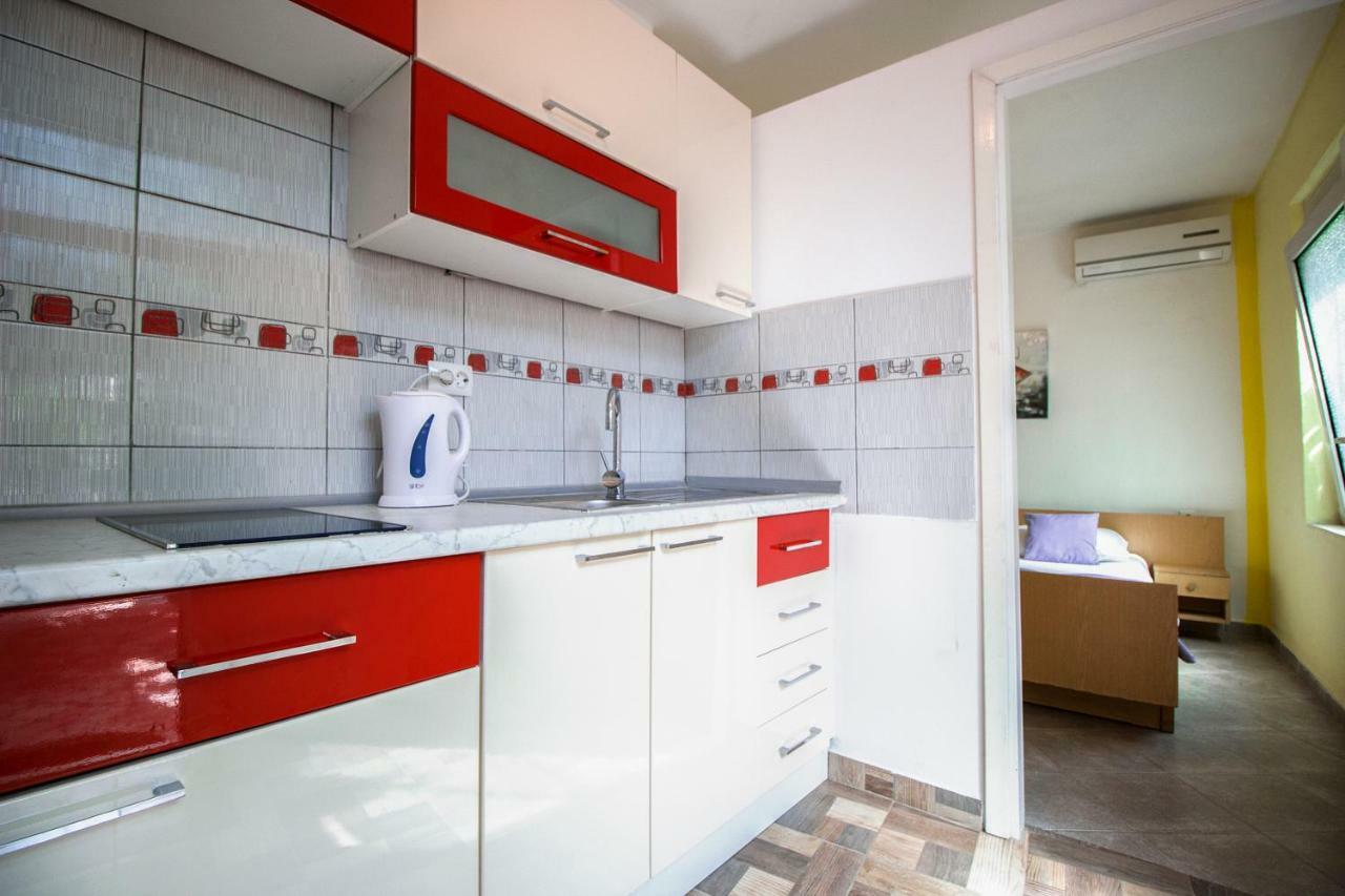 Mrkonjic Branko & Marija Apartmani Omiš Esterno foto