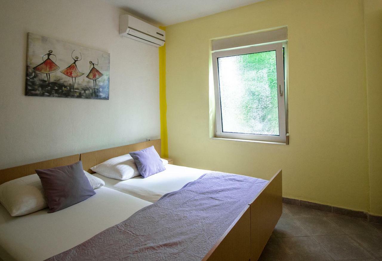 Mrkonjic Branko & Marija Apartmani Omiš Esterno foto