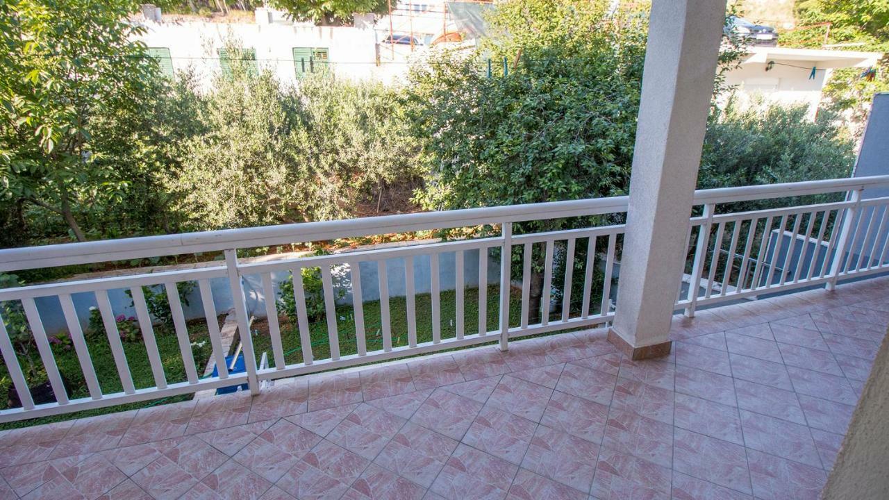 Mrkonjic Branko & Marija Apartmani Omiš Esterno foto