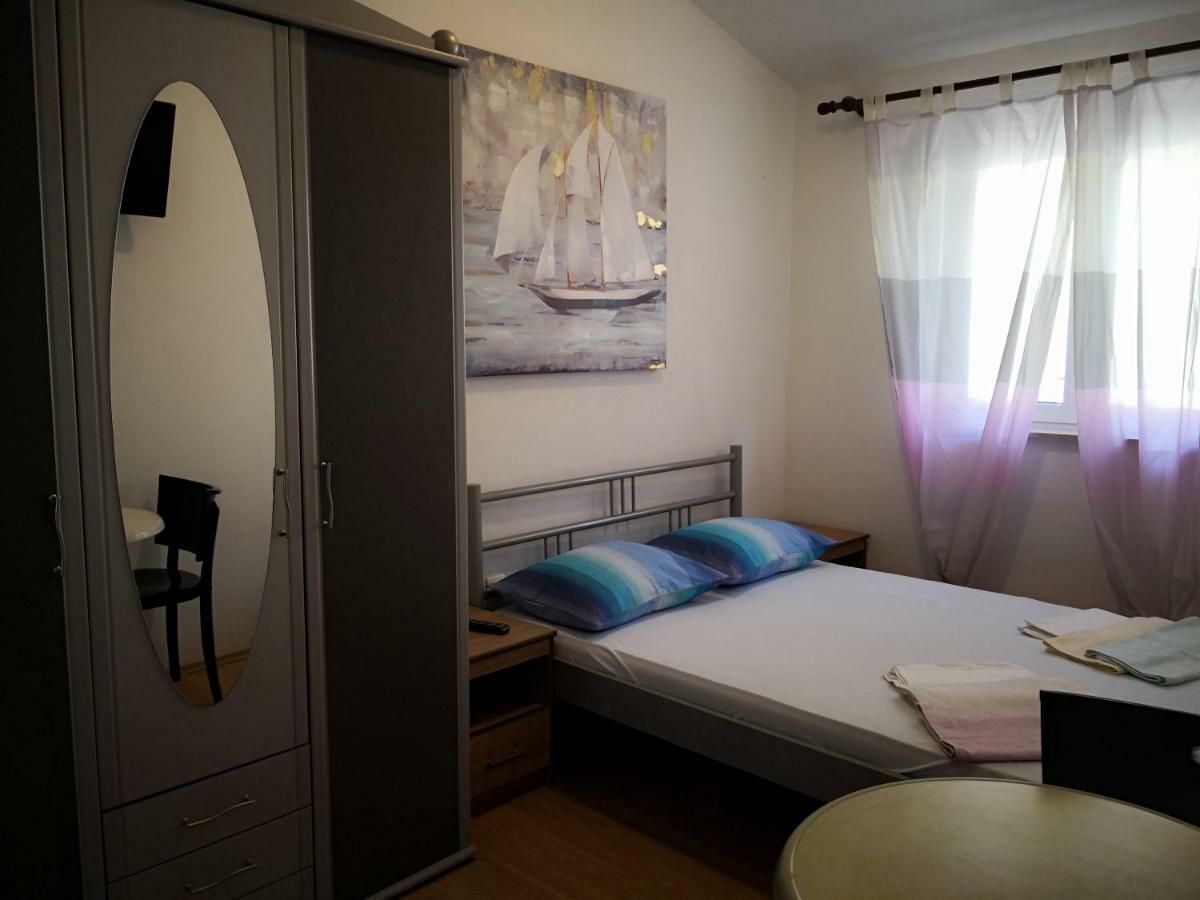 Mrkonjic Branko & Marija Apartmani Omiš Esterno foto