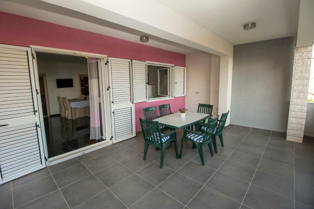 Mrkonjic Branko & Marija Apartmani Omiš Esterno foto