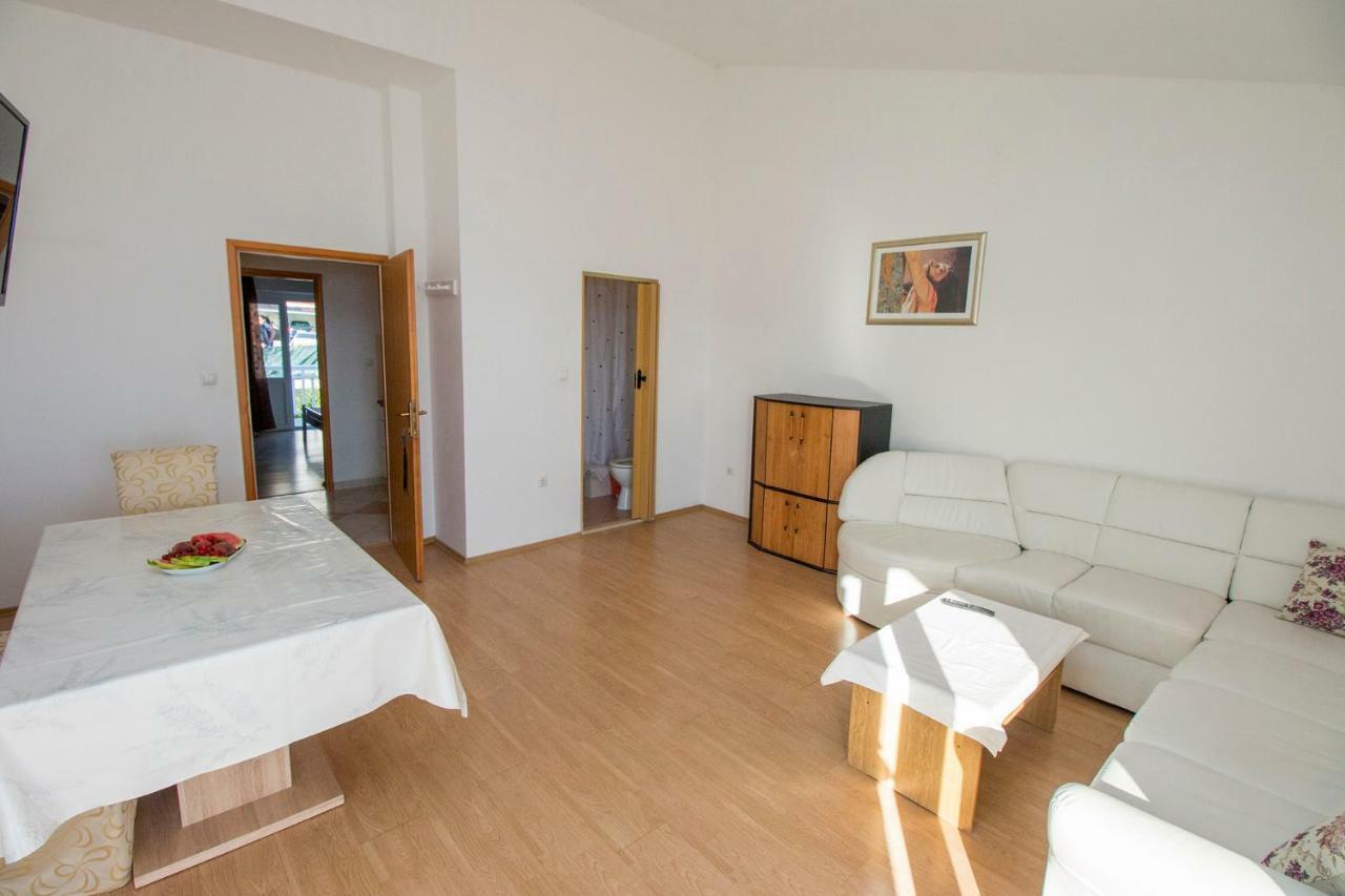 Mrkonjic Branko & Marija Apartmani Omiš Esterno foto