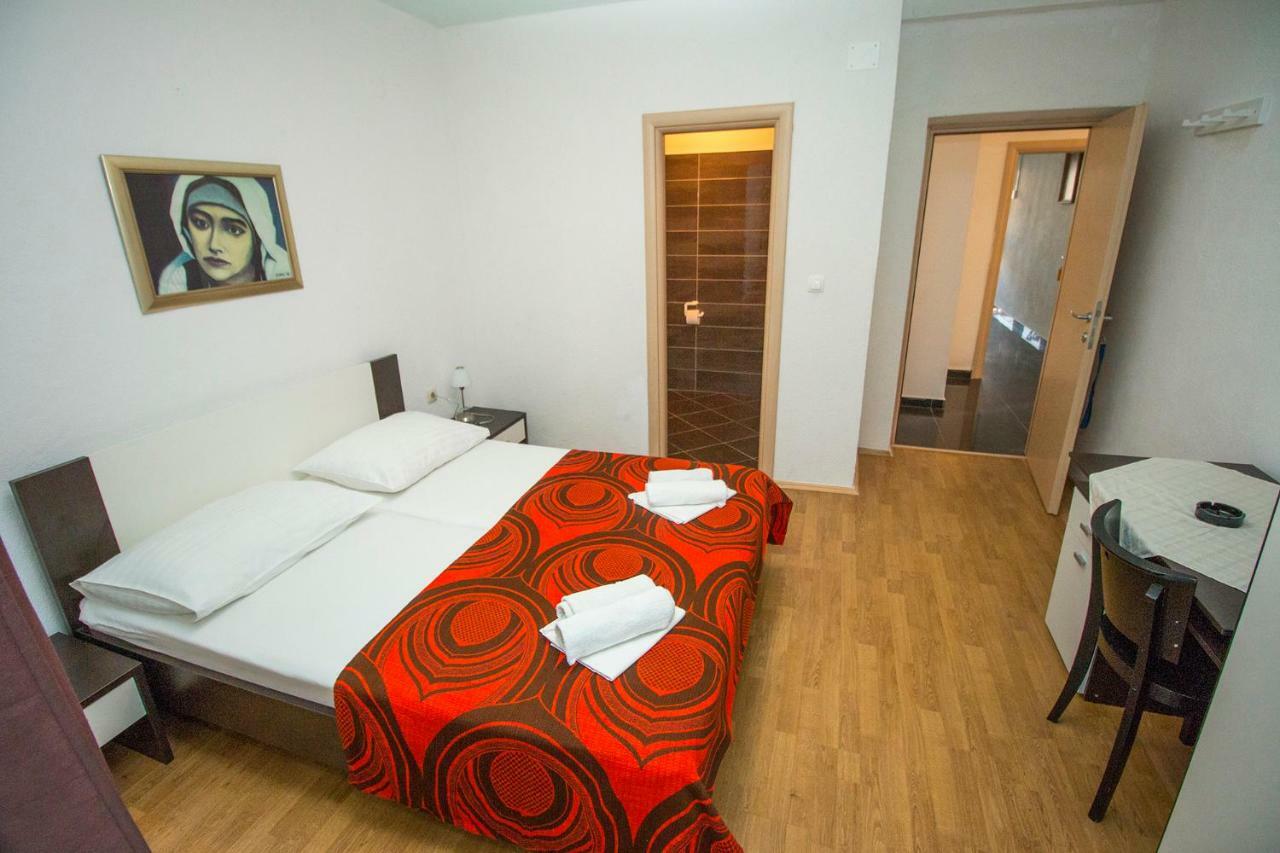 Mrkonjic Branko & Marija Apartmani Omiš Esterno foto