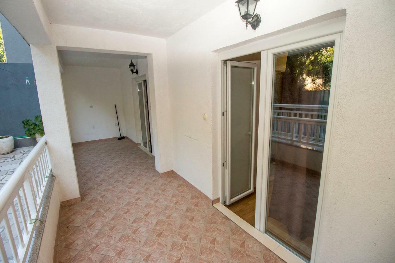 Mrkonjic Branko & Marija Apartmani Omiš Esterno foto