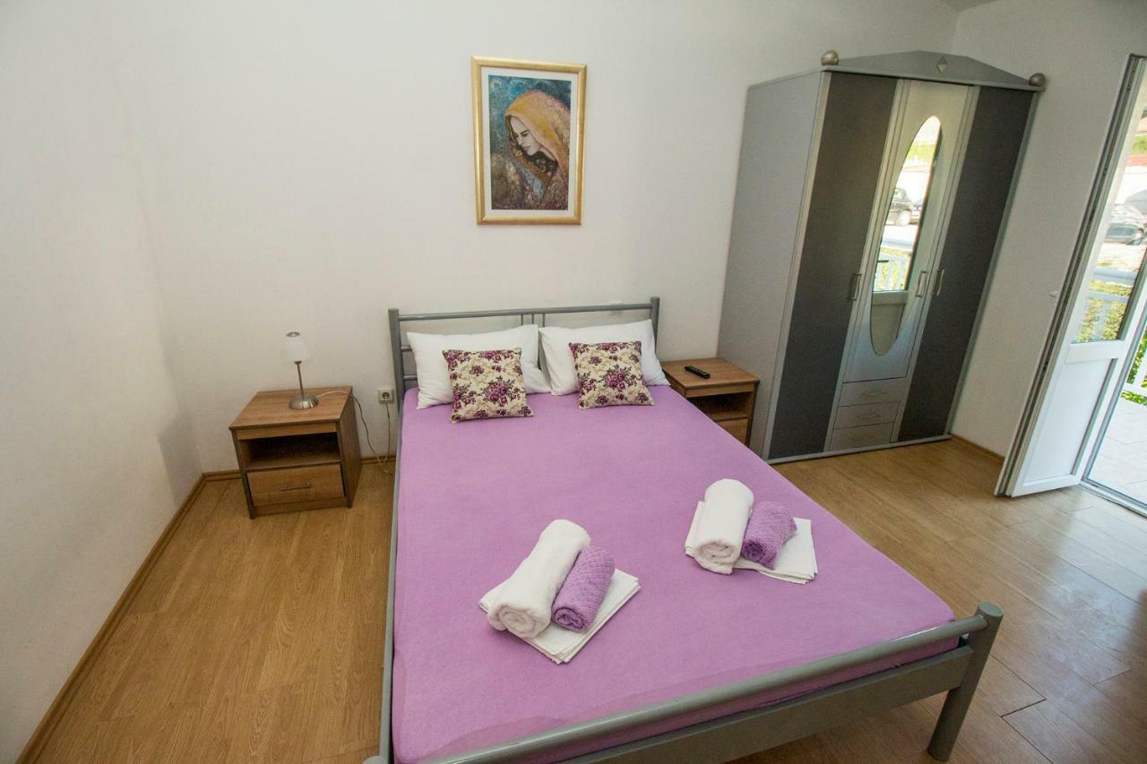 Mrkonjic Branko & Marija Apartmani Omiš Esterno foto