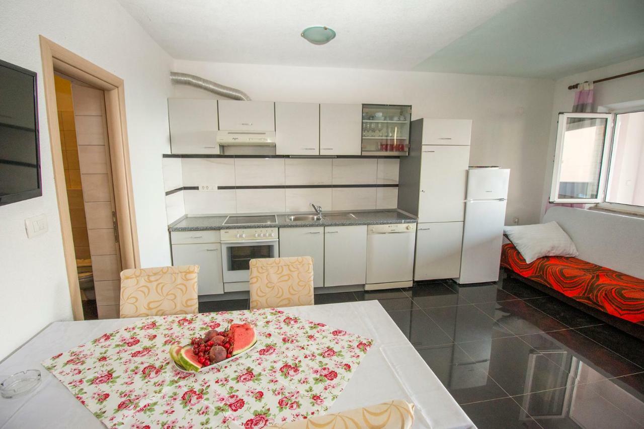 Mrkonjic Branko & Marija Apartmani Omiš Esterno foto