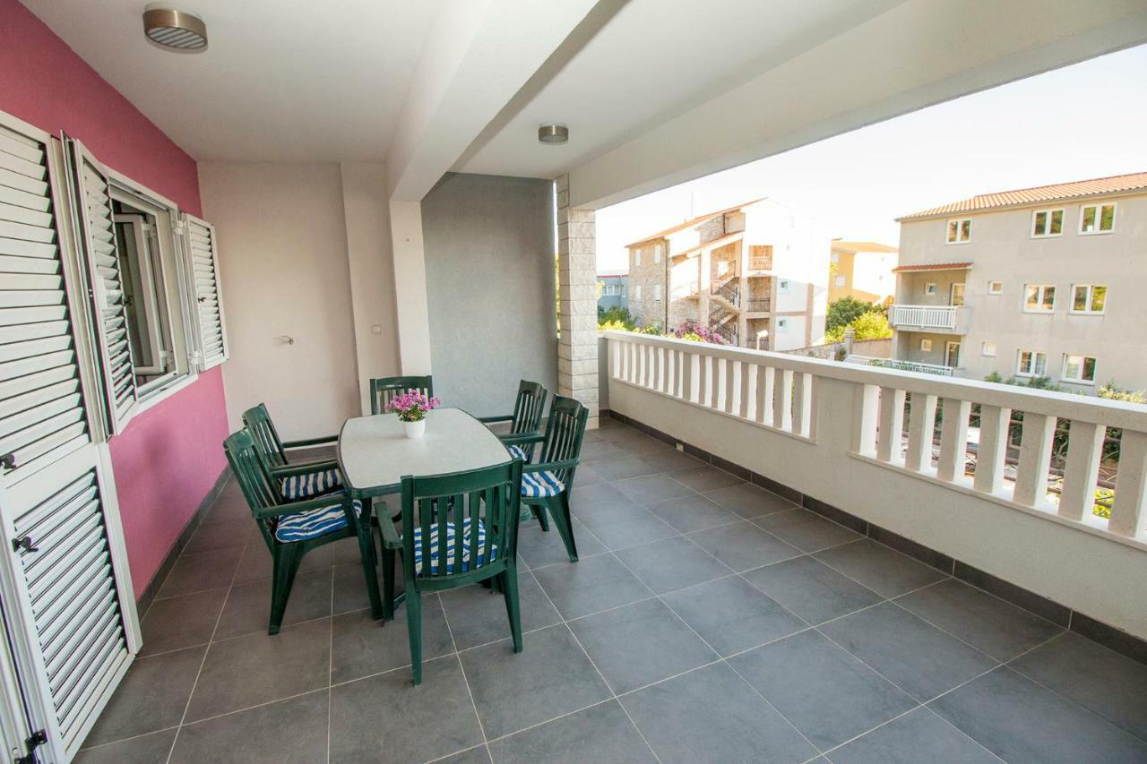 Mrkonjic Branko & Marija Apartmani Omiš Esterno foto